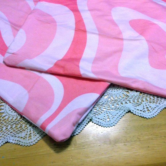 Swirl design abstract pastel pillow covers - Picture 3 of 4